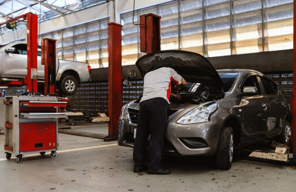 Car,Maintenance,Technician,Working,On,Engine