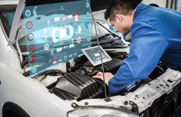 Engineering interface against mechanic using tablet to fix car